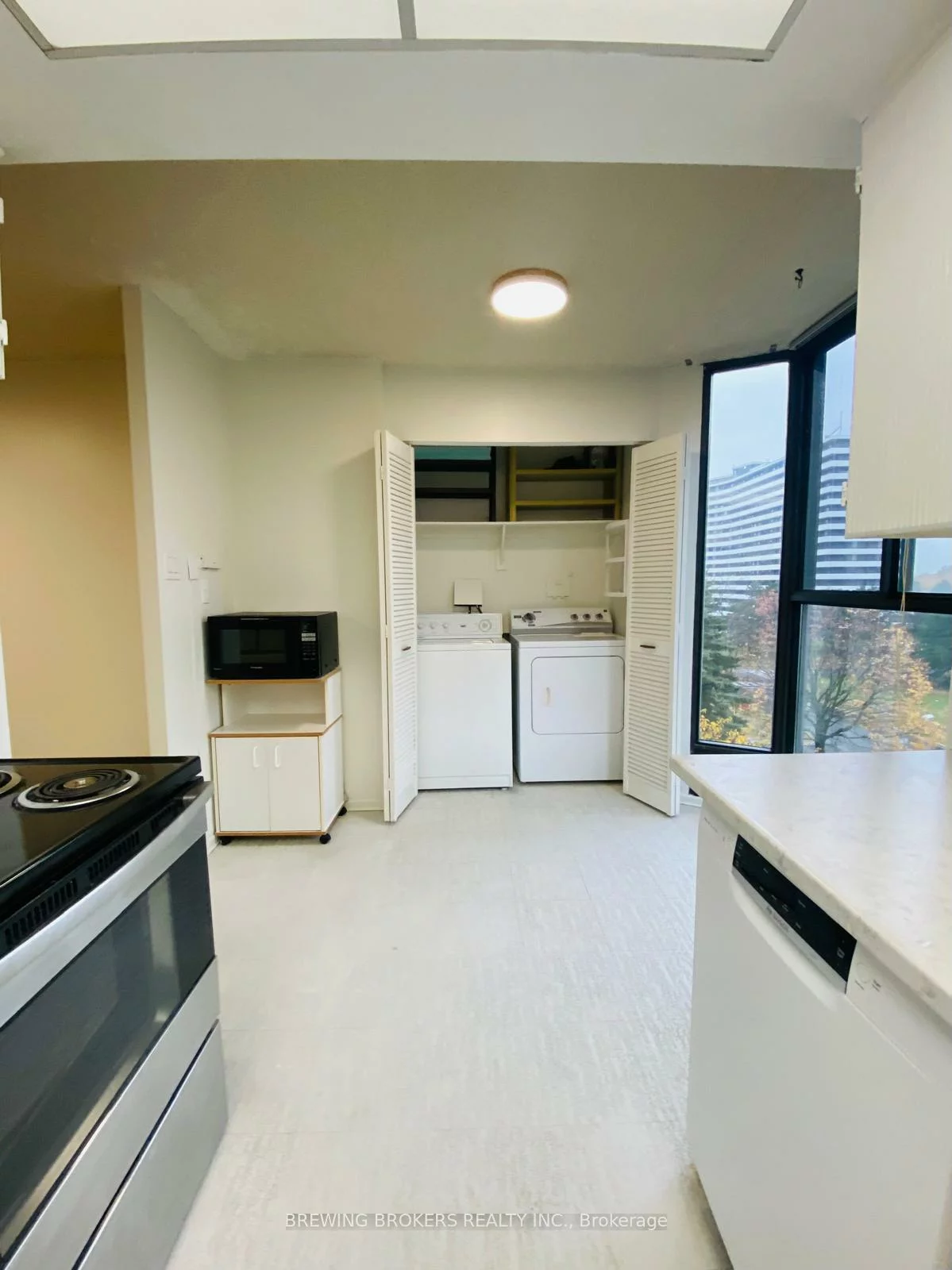 100, Antibes, Westminster-Branson, Toronto