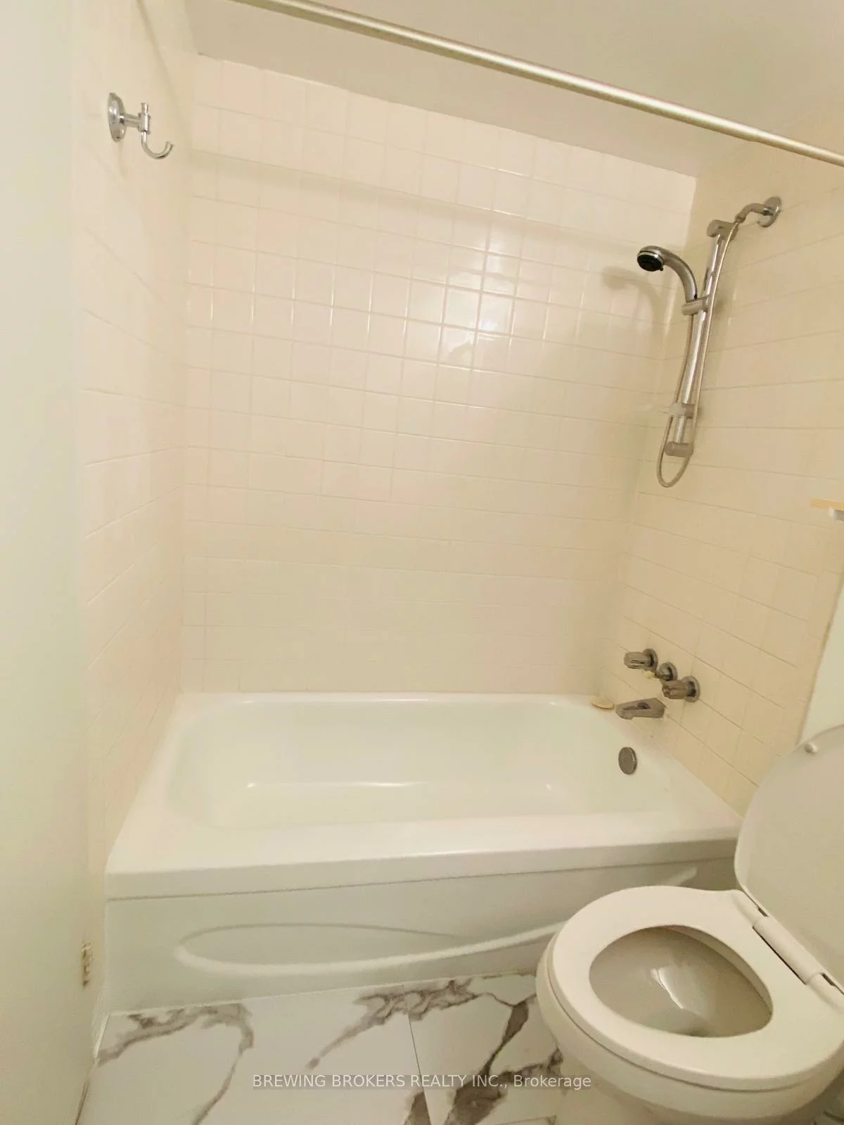 100, Antibes, Westminster-Branson, Toronto