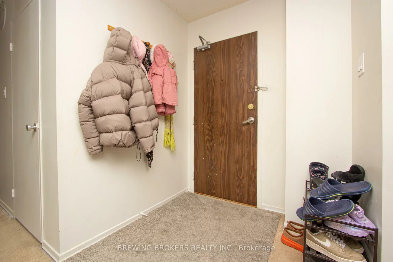 100, Antibes, Westminster-Branson, Toronto