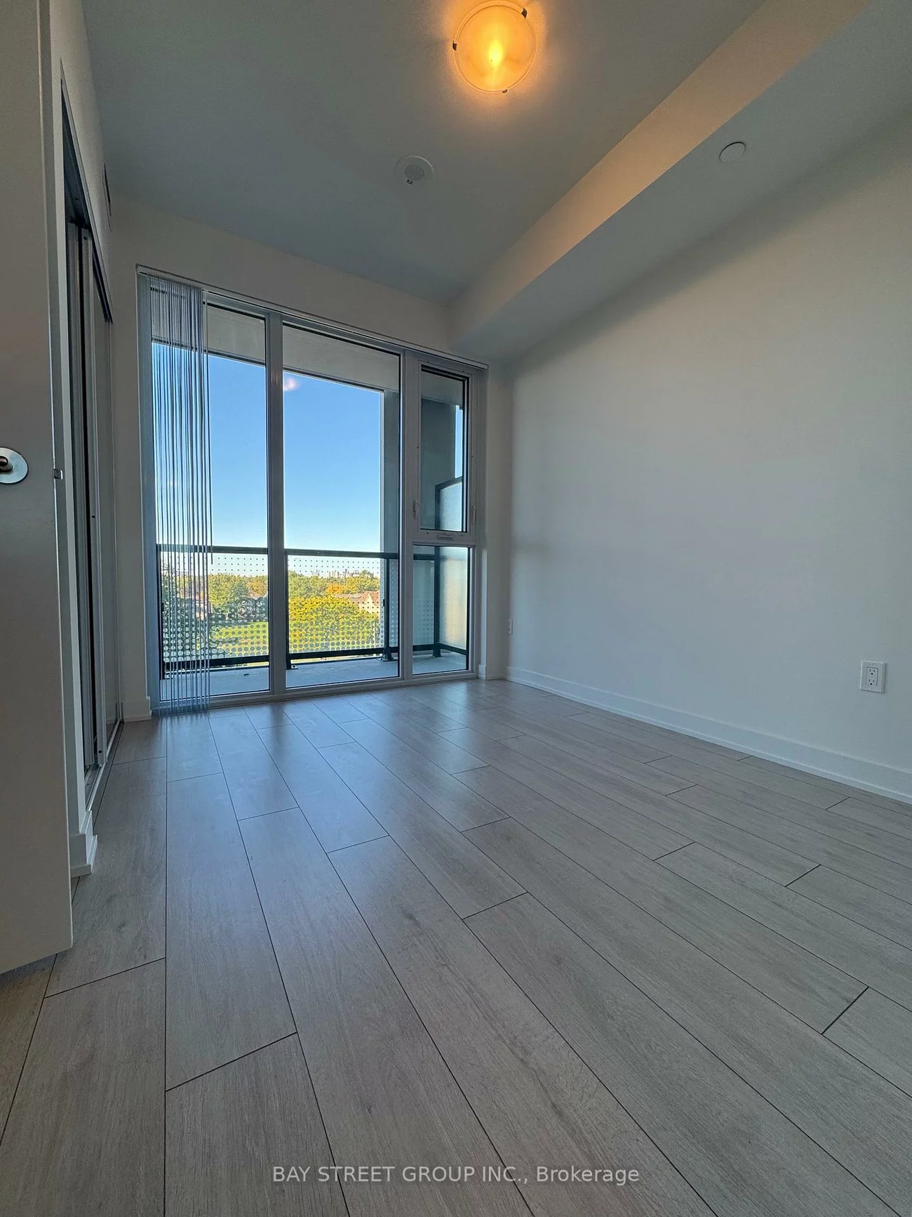 5858, Yonge, Newtonbrook West, Toronto