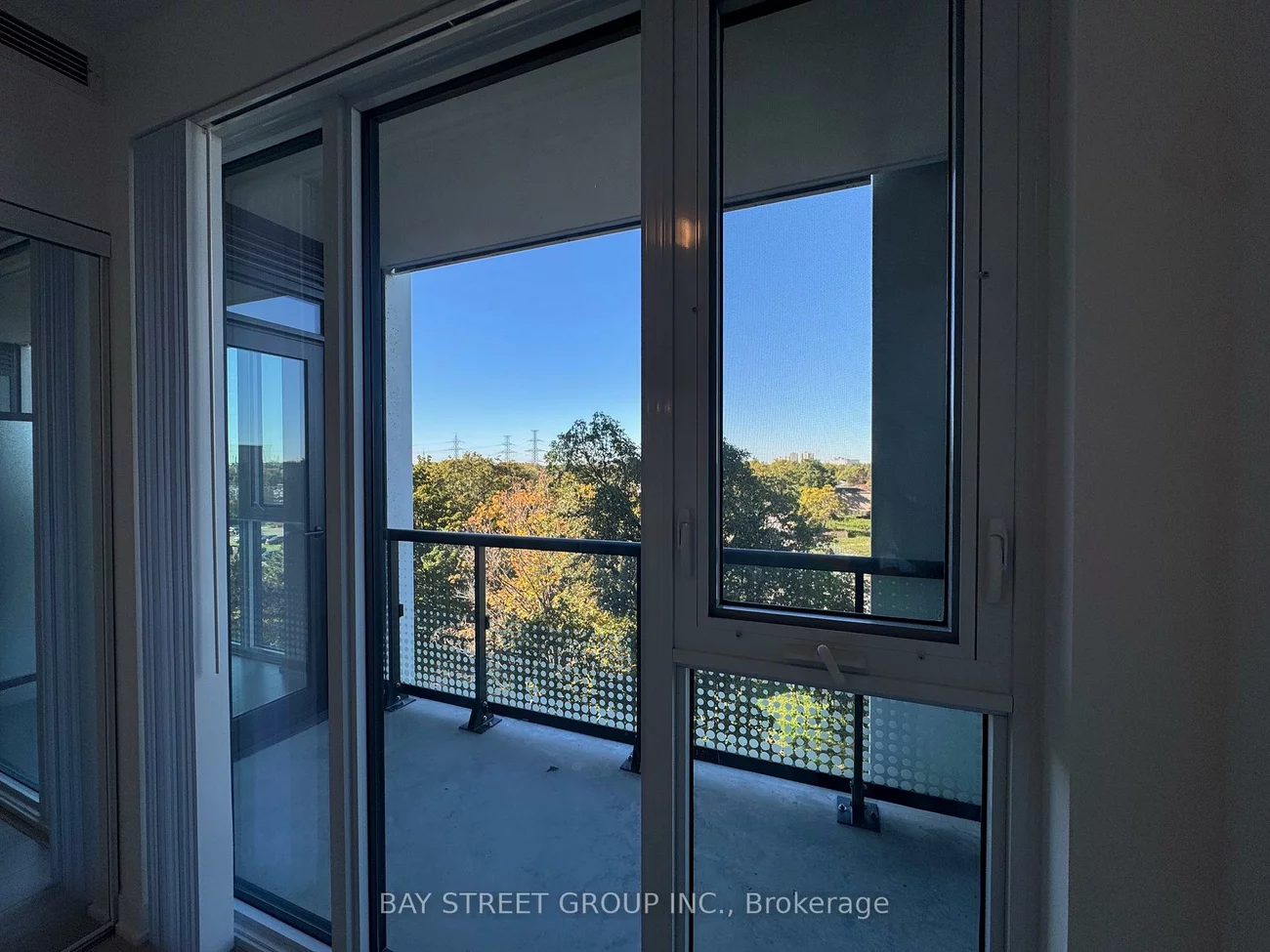 5858, Yonge, Newtonbrook West, Toronto