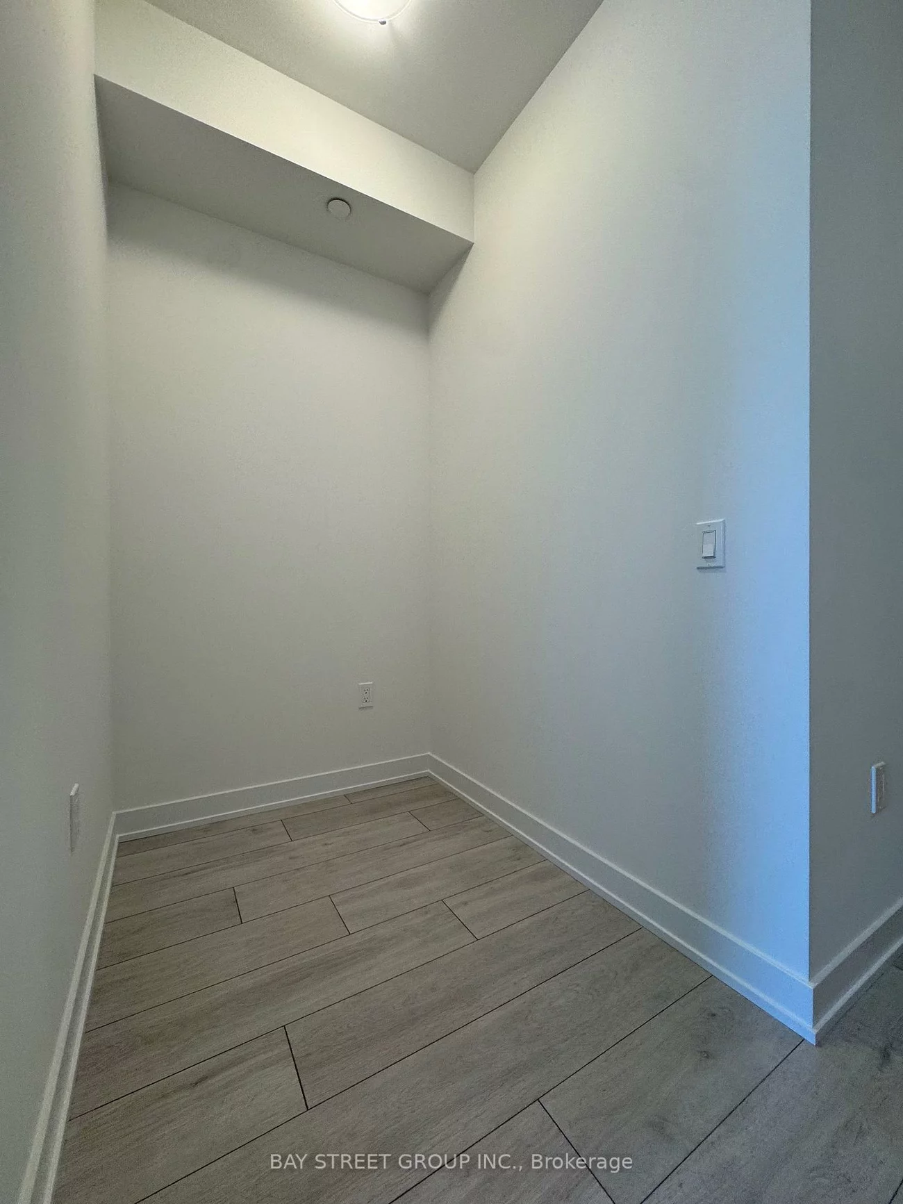 5858, Yonge, Newtonbrook West, Toronto