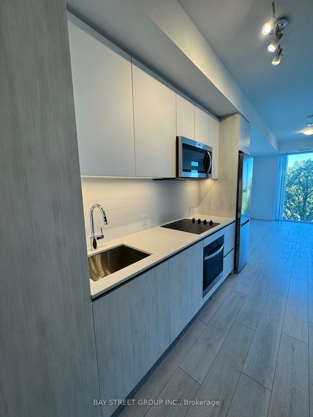 5858, Yonge, Newtonbrook West, Toronto