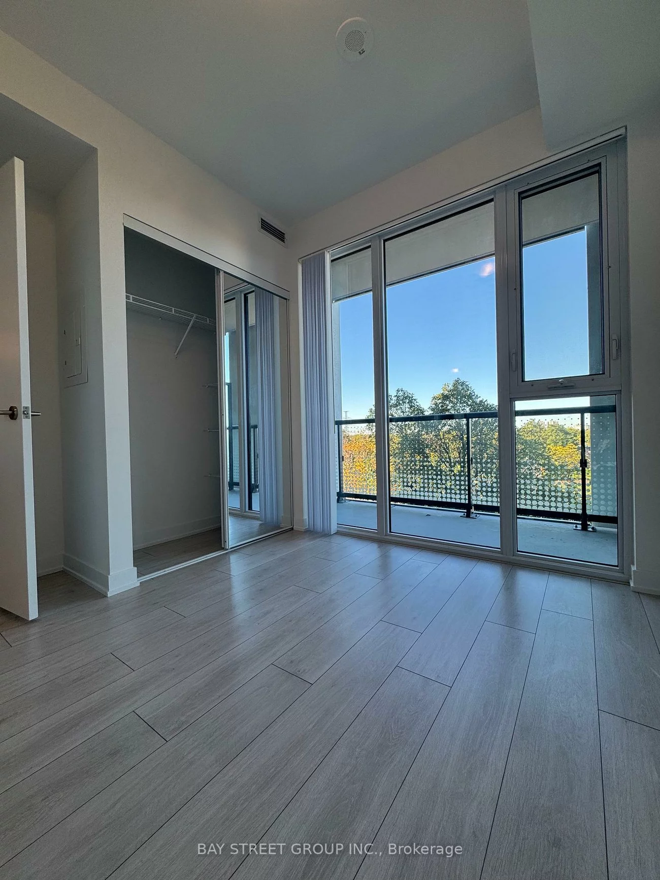 5858, Yonge, Newtonbrook West, Toronto