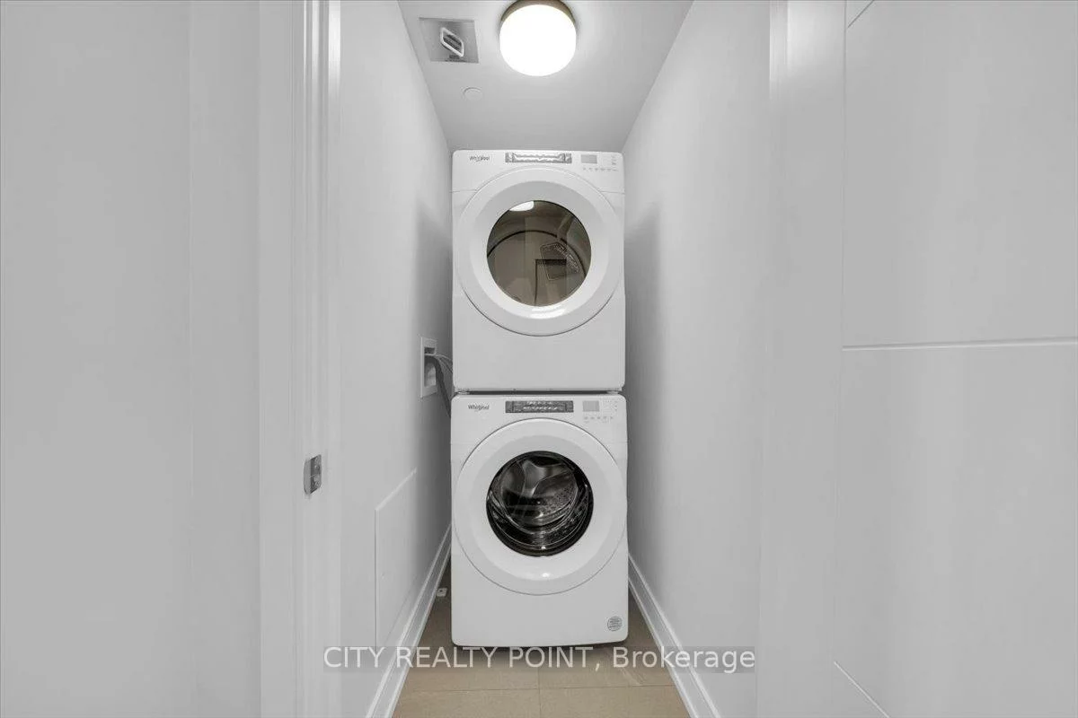 664, Spadina, University, Toronto