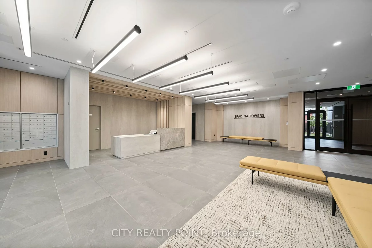 664, Spadina, University, Toronto