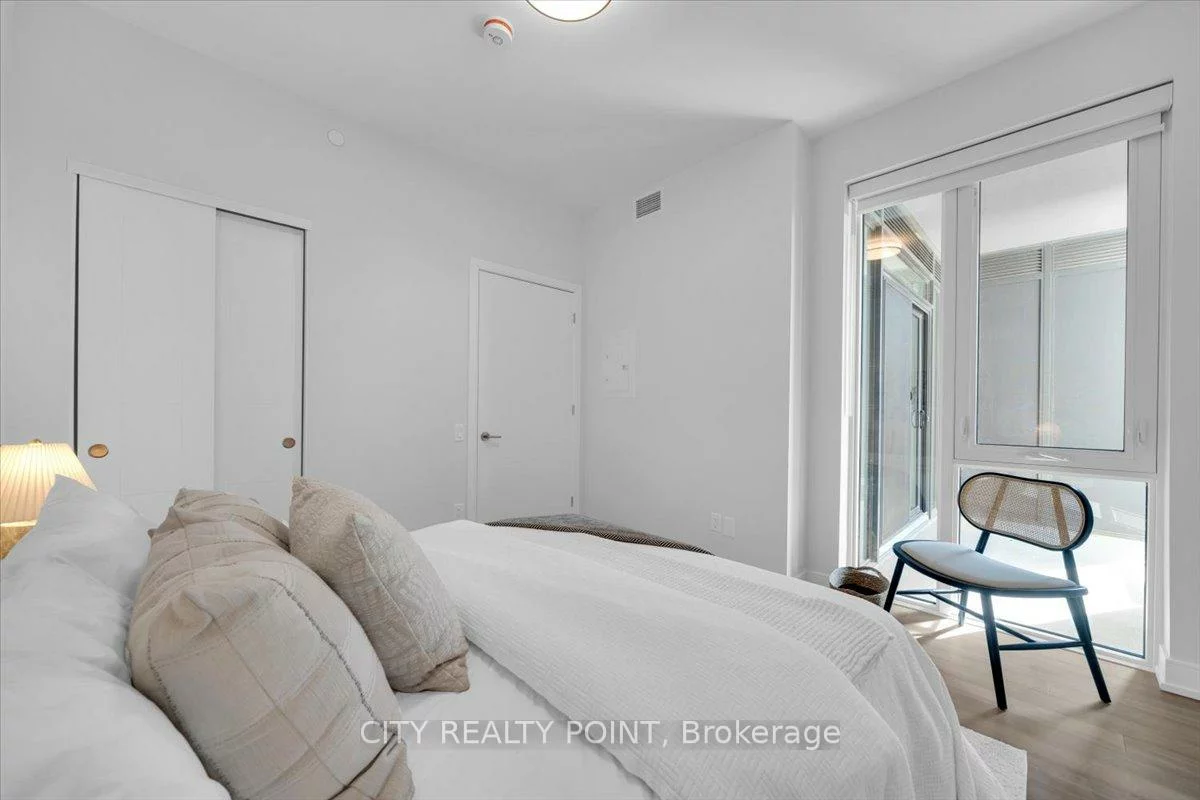 664, Spadina, University, Toronto