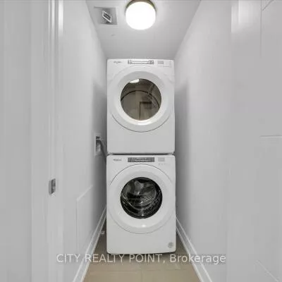 664, Spadina, University, Toronto