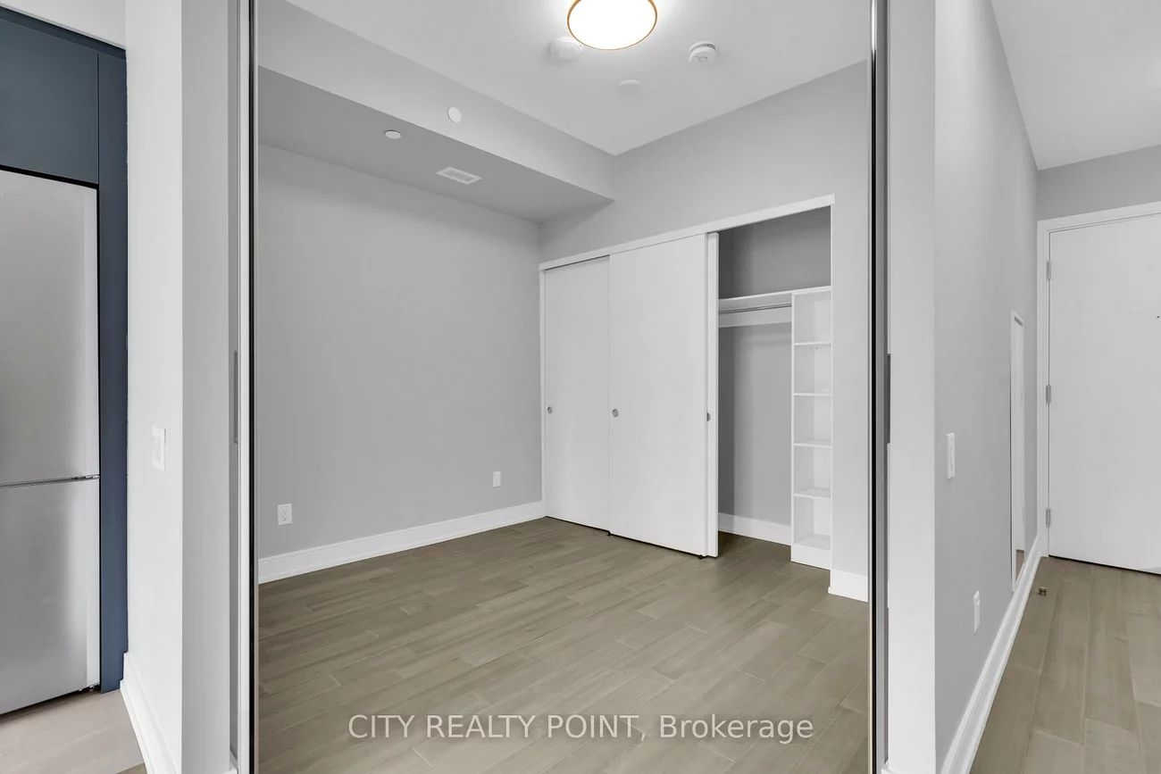 664, Spadina, University, Toronto