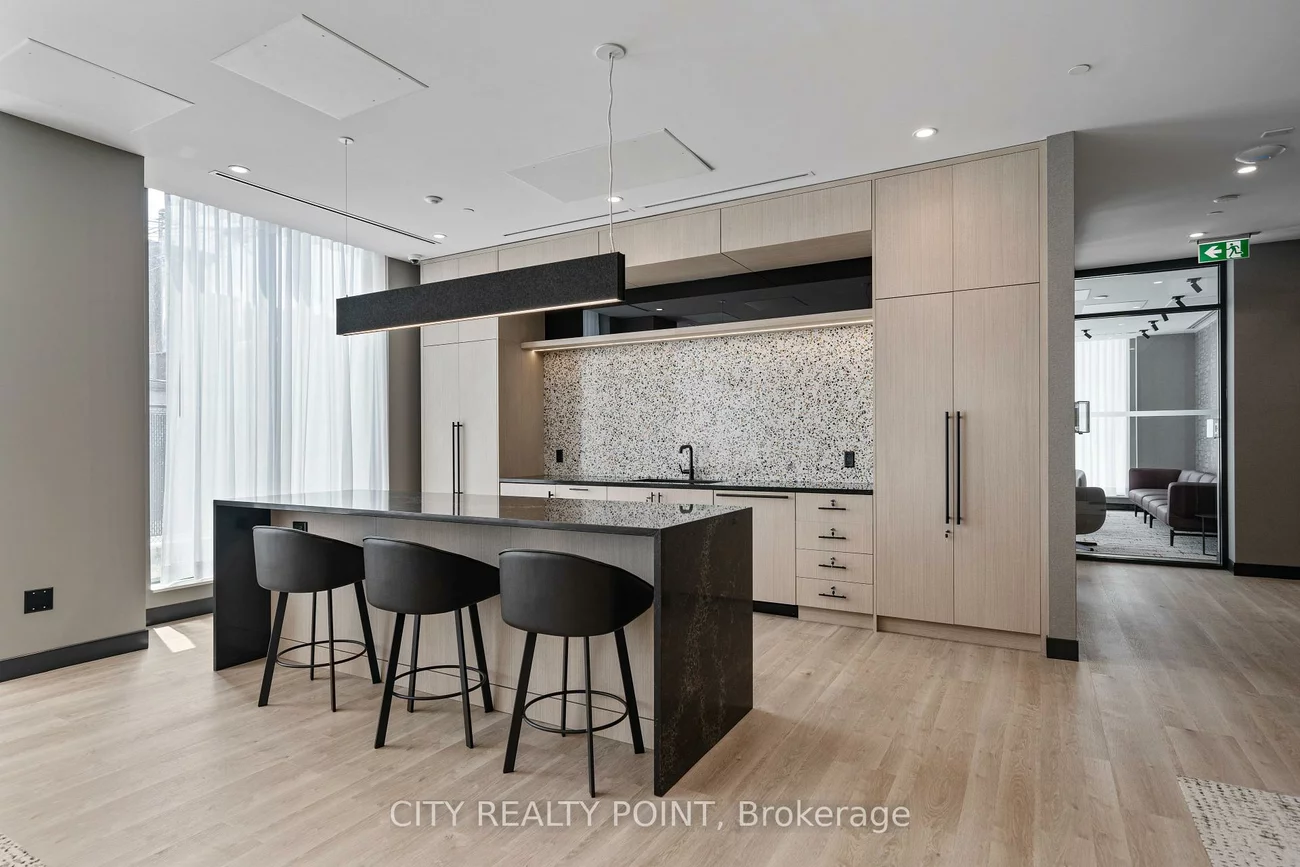 664, Spadina, University, Toronto