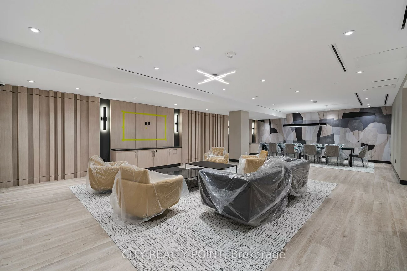 664, Spadina, University, Toronto