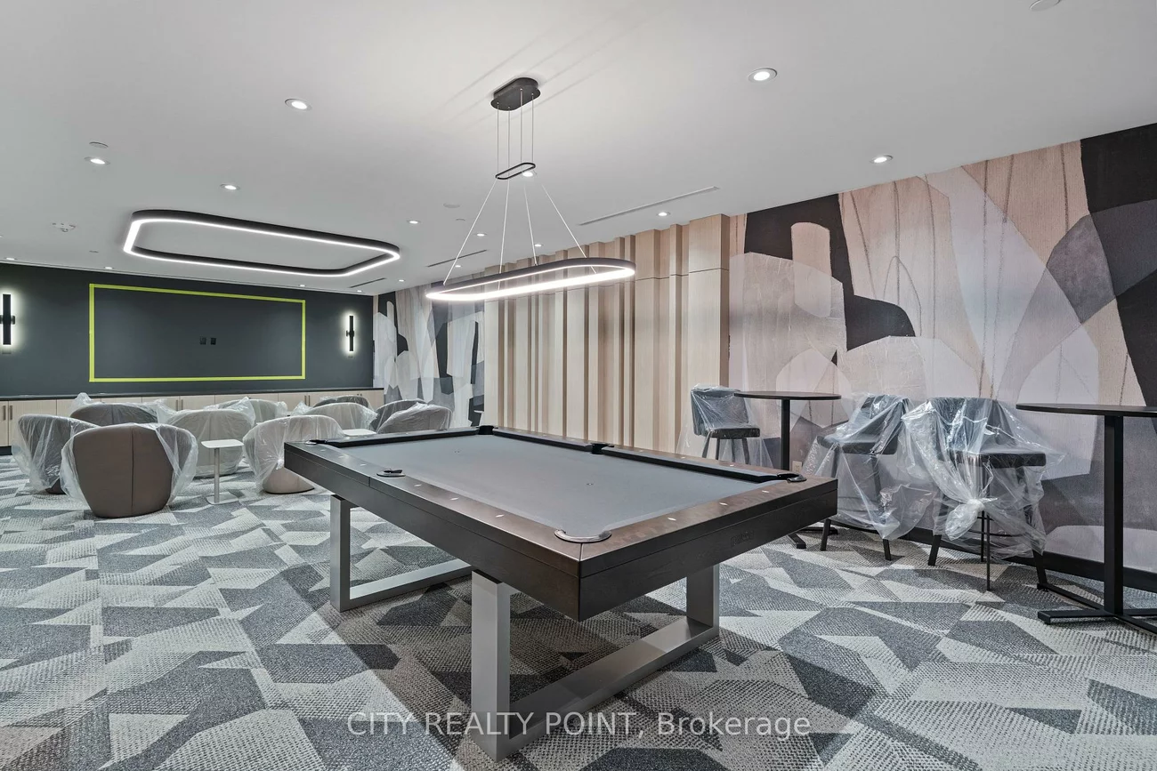 664, Spadina, University, Toronto