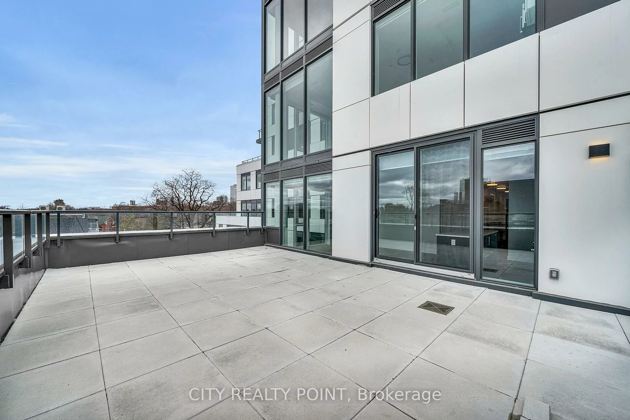 664, Spadina, University, Toronto