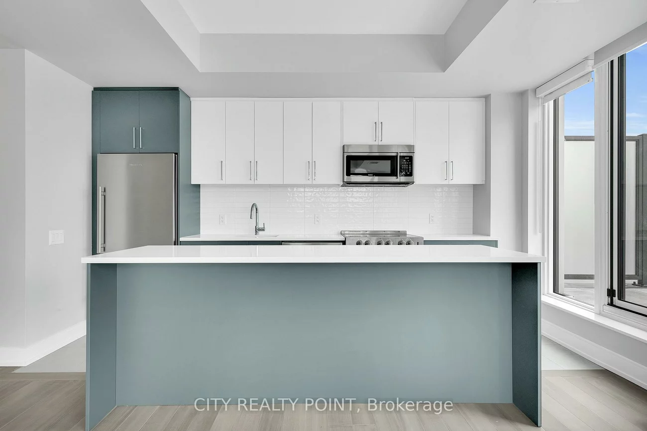 664, Spadina, University, Toronto