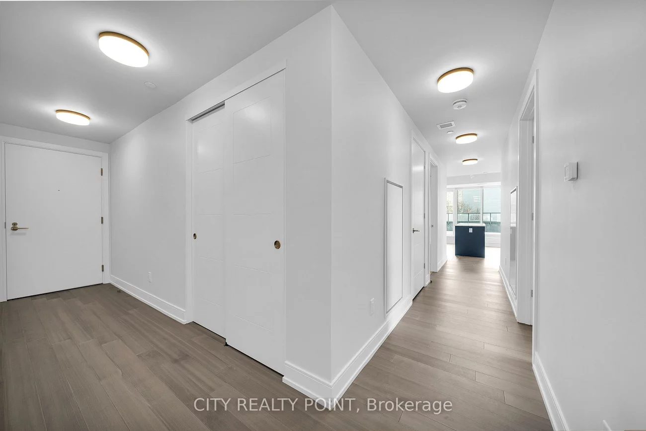 664, Spadina, University, Toronto