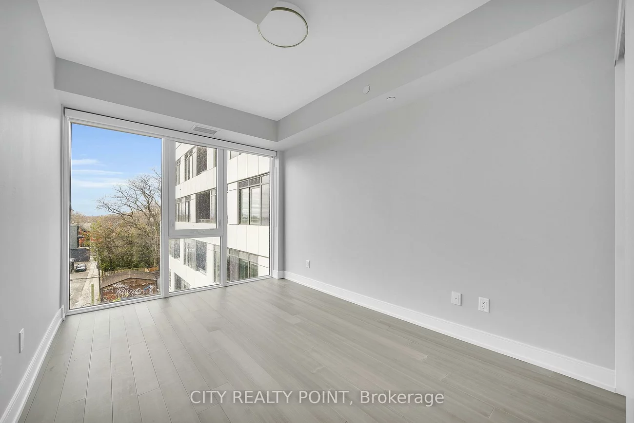 664, Spadina, University, Toronto