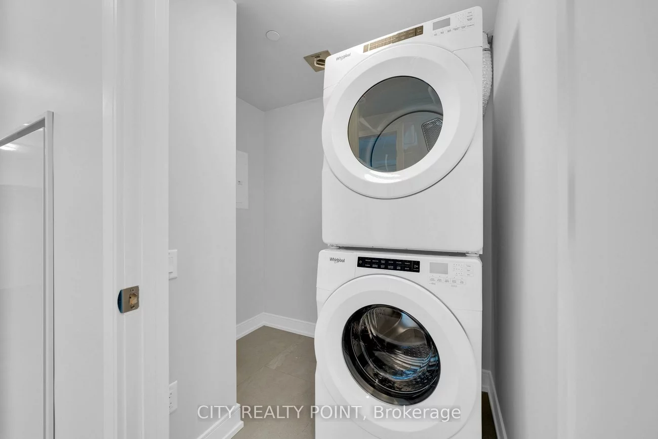 664, Spadina, University, Toronto