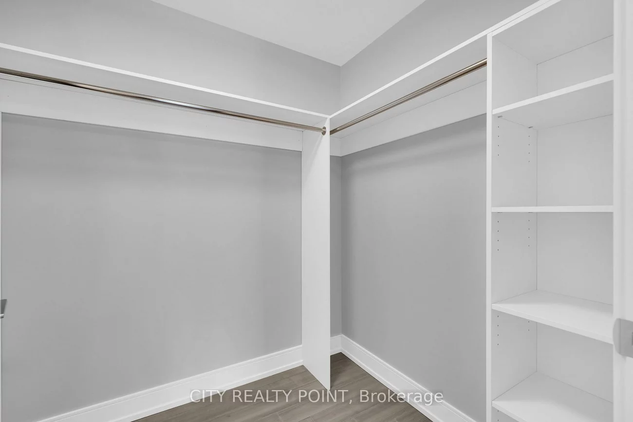 664, Spadina, University, Toronto