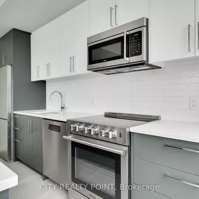 664, Spadina, University, Toronto