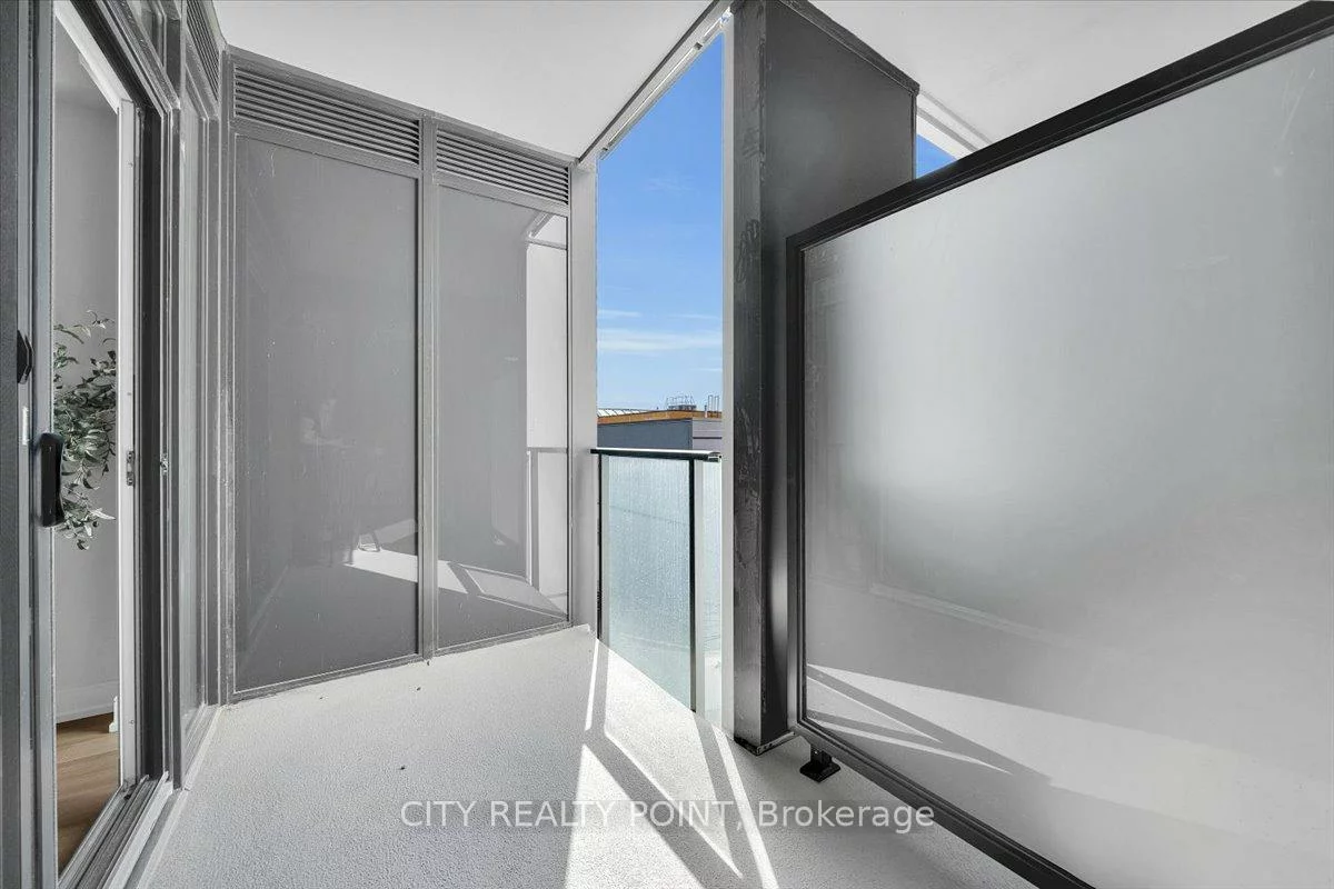 664, Spadina, University, Toronto