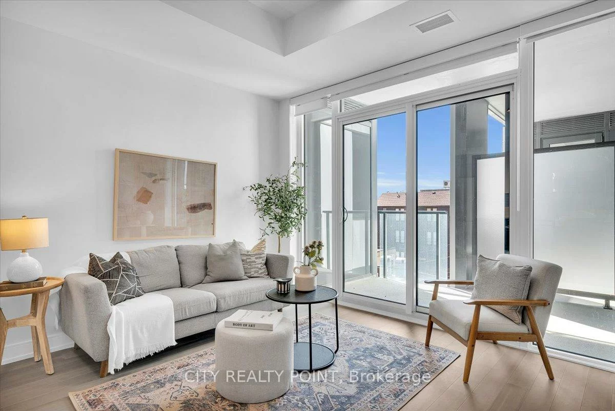 664, Spadina, University, Toronto