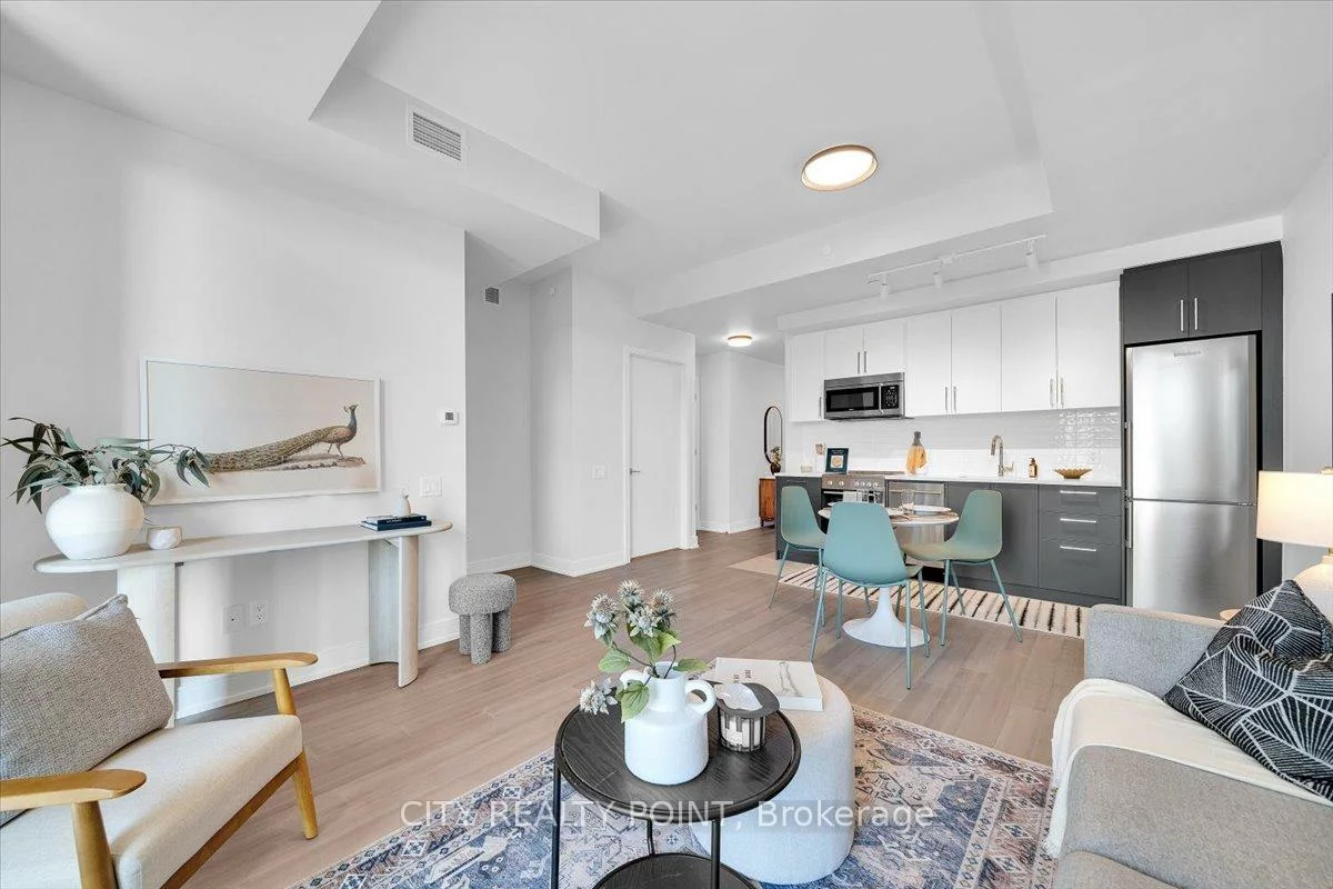 664, Spadina, University, Toronto