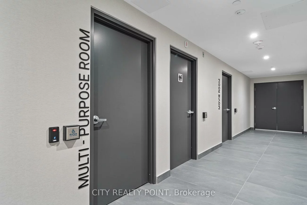 664, Spadina, University, Toronto