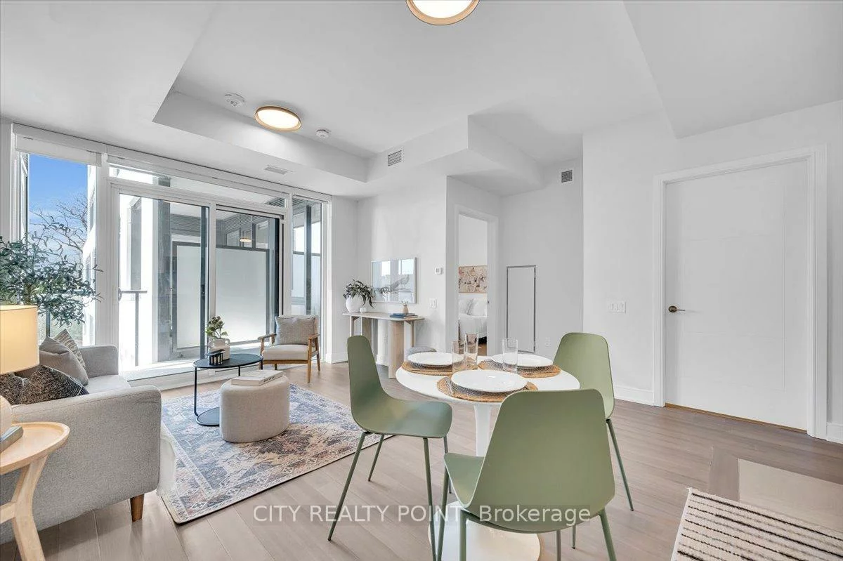 664, Spadina, University, Toronto