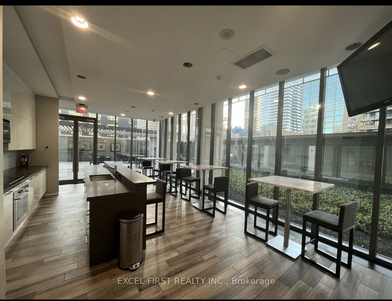 33, Charles, Church-Yonge Corridor, Toronto