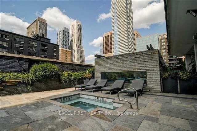 33, Charles, Church-Yonge Corridor, Toronto