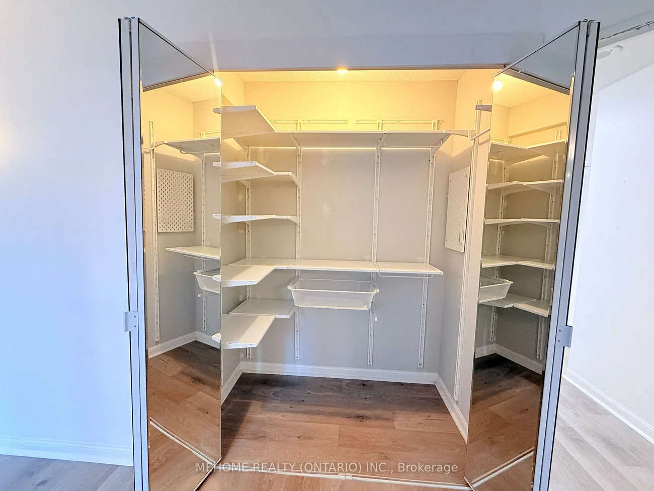 24, Wellesley, Bay Street Corridor, Toronto