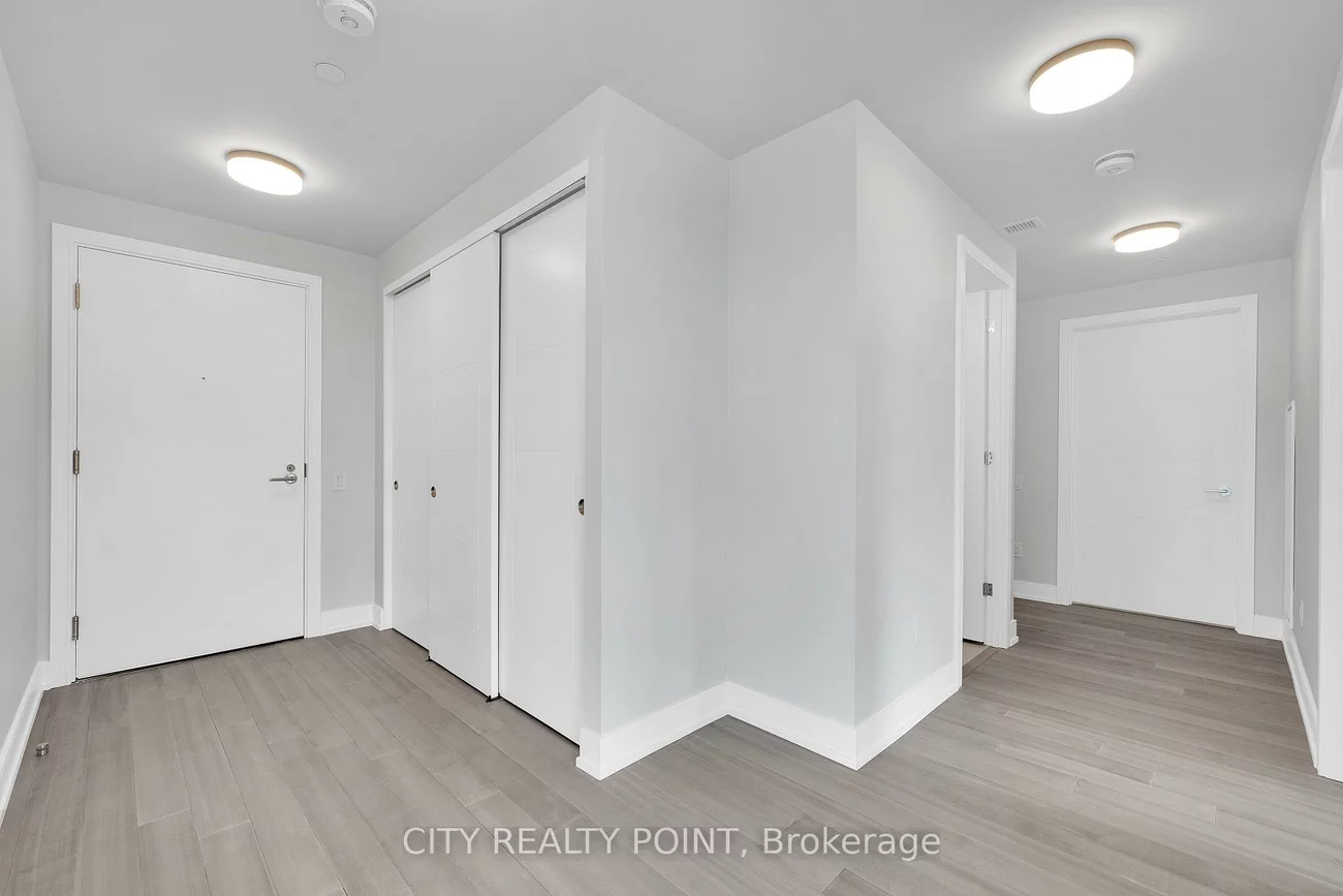 664, Spadina, University, Toronto