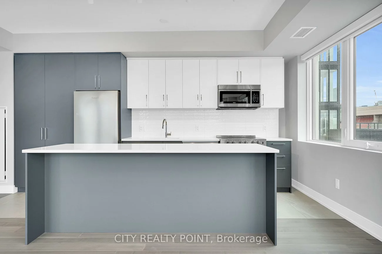 664, Spadina, University, Toronto