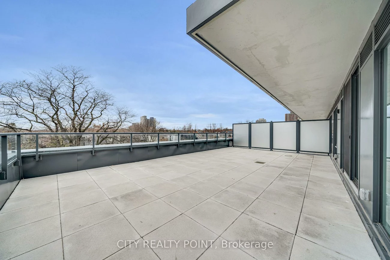 664, Spadina, University, Toronto