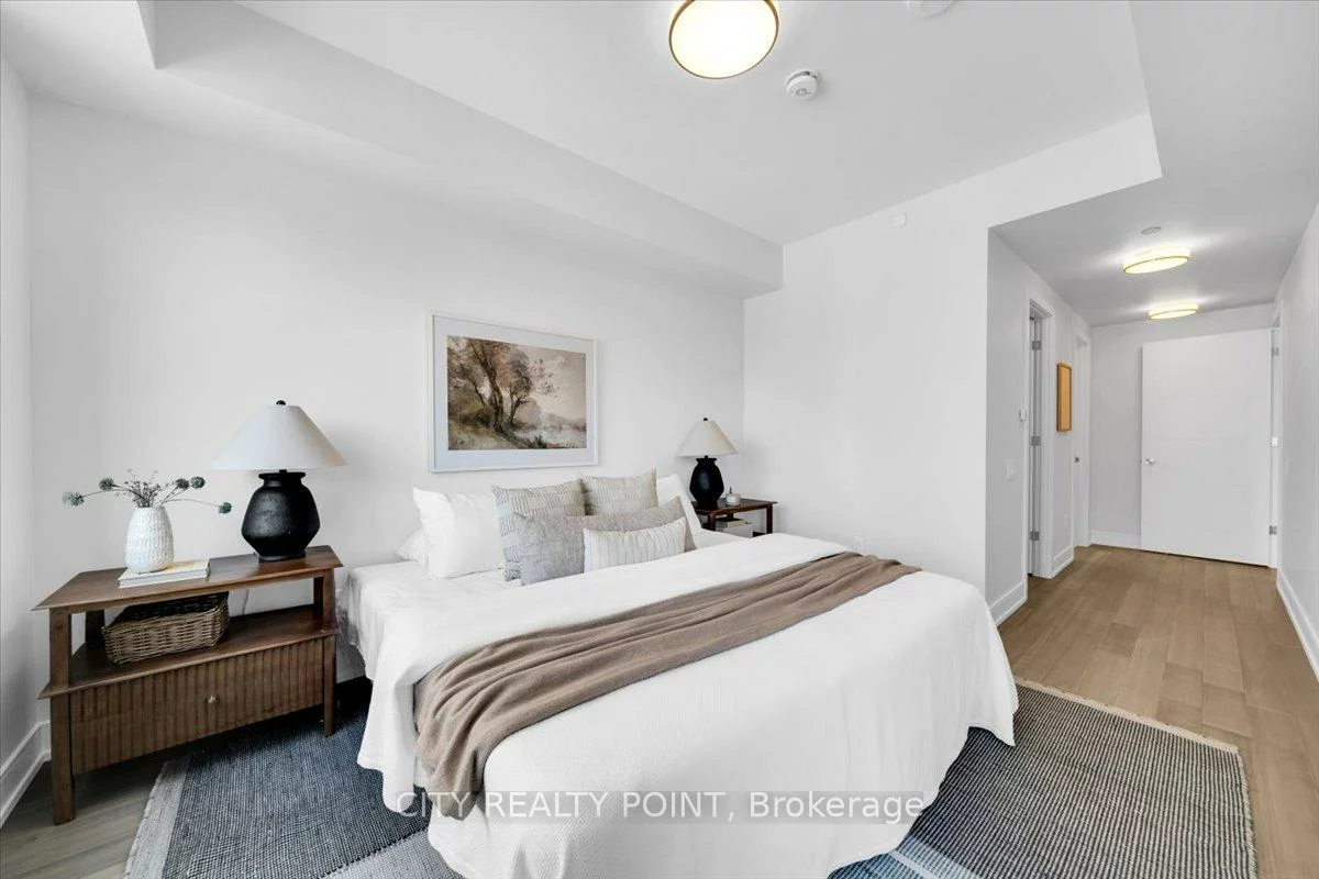 664, Spadina, University, Toronto