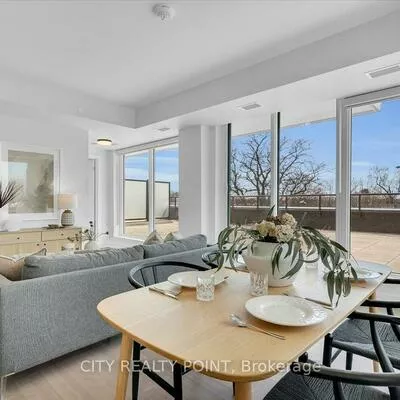 664, Spadina, University, Toronto