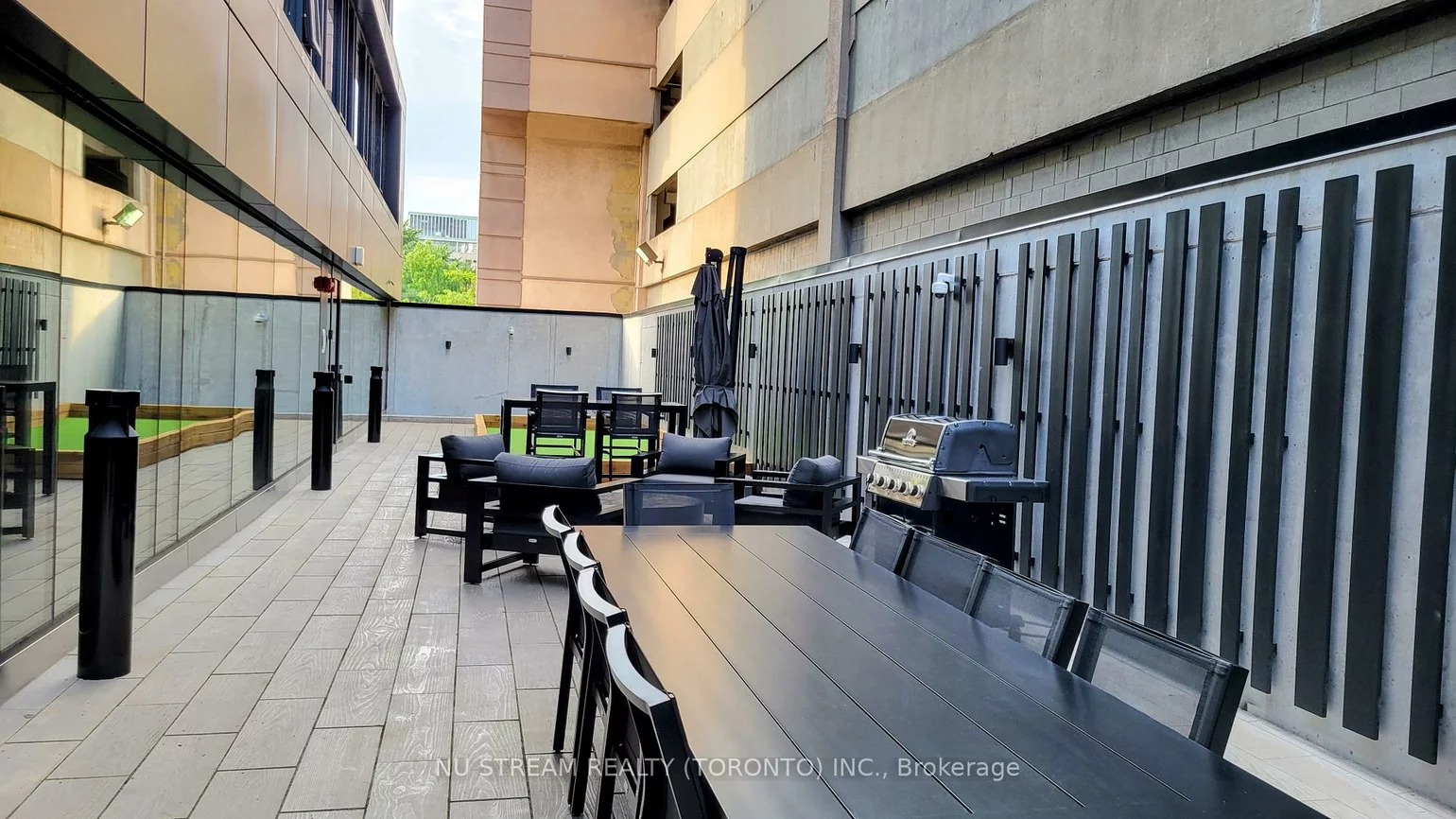 195, McCaul, Kensington-Chinatown, Toronto