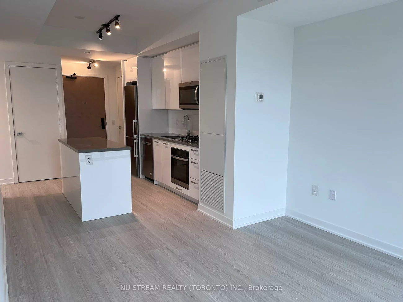 195, McCaul, Kensington-Chinatown, Toronto