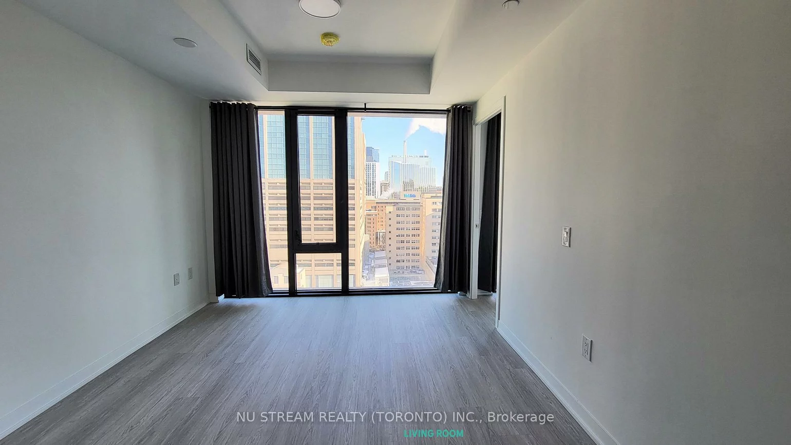 195, McCaul, Kensington-Chinatown, Toronto