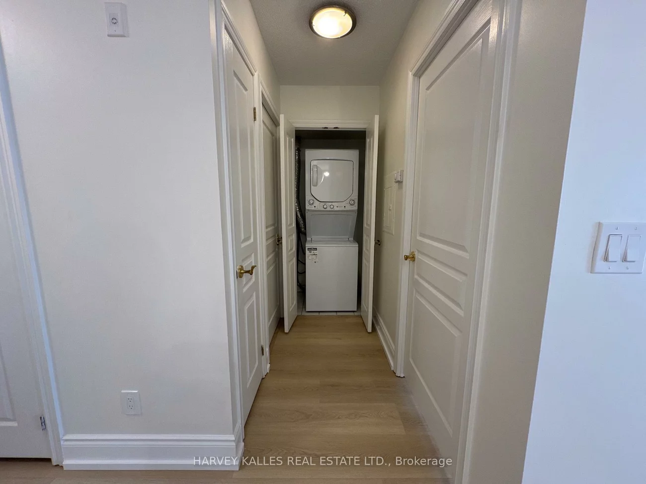 1, Balmoral, Yonge-St. Clair, Toronto