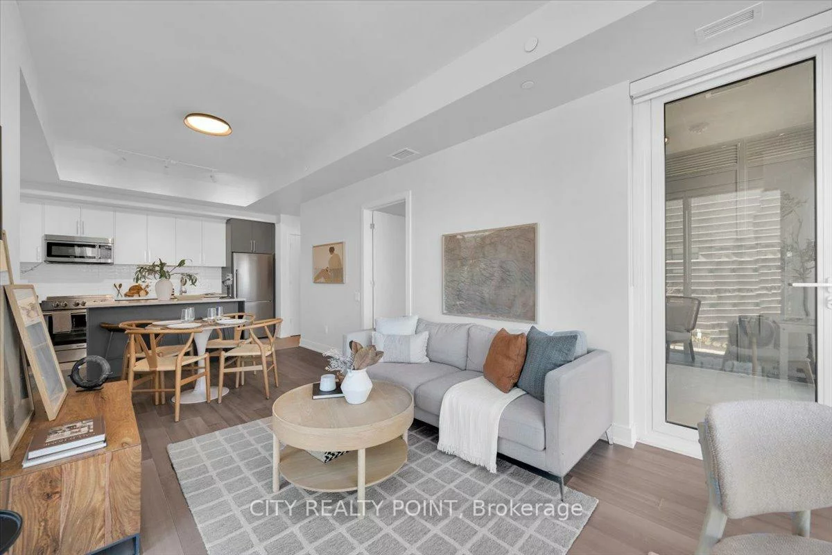 664, Spadina, University, Toronto