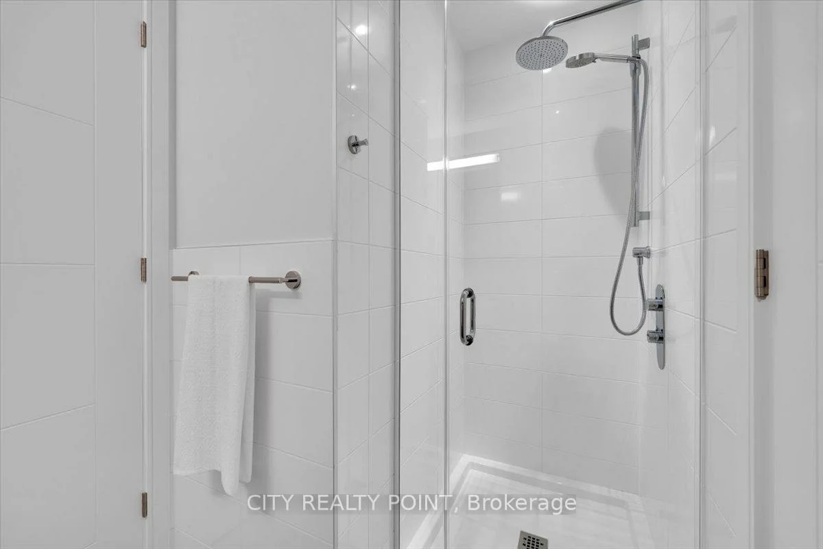 664, Spadina, University, Toronto