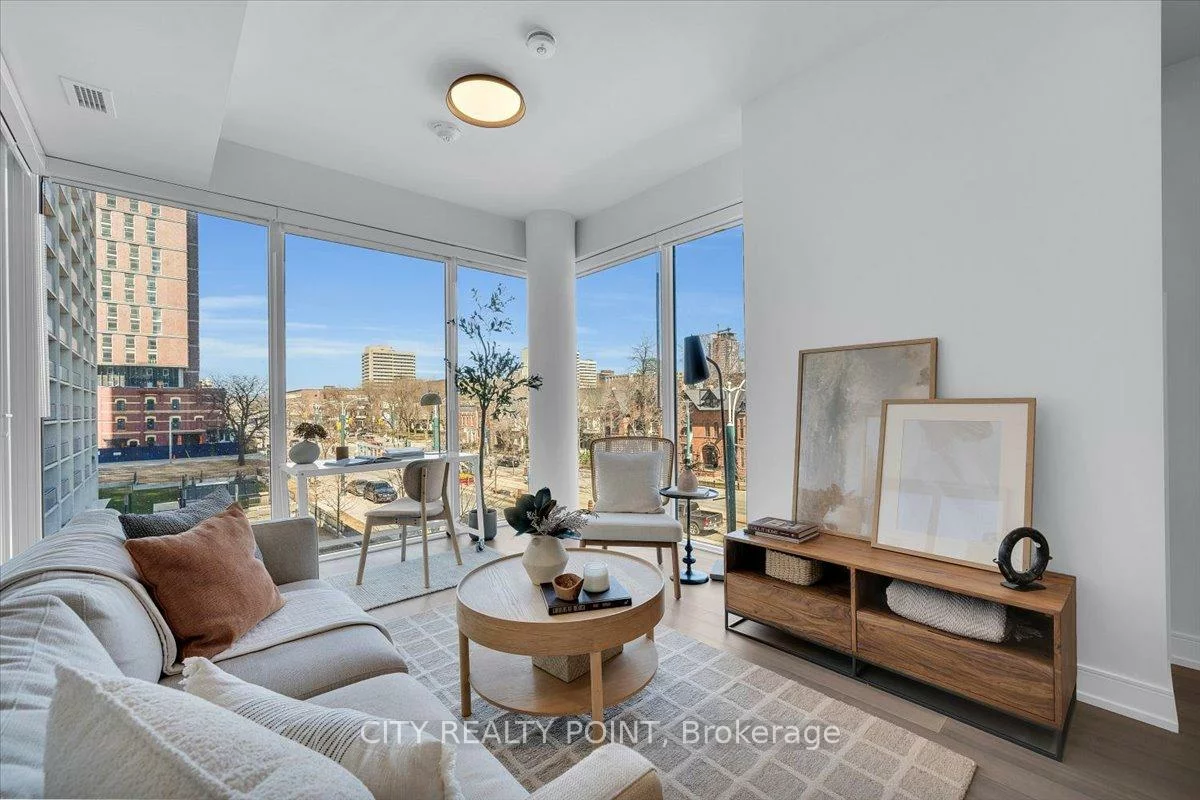 664, Spadina, University, Toronto