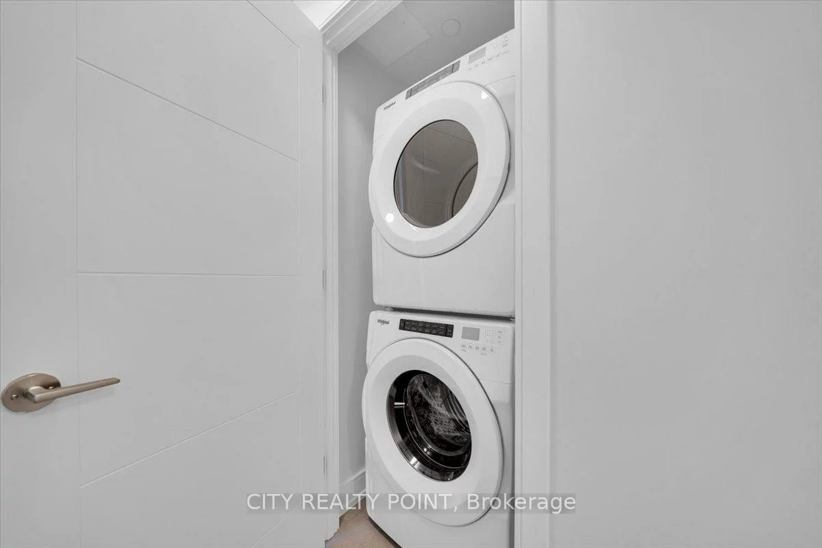 664, Spadina, University, Toronto