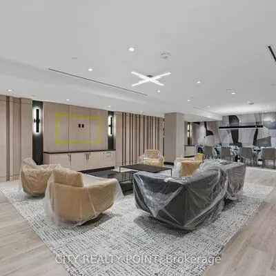 664, Spadina, University, Toronto