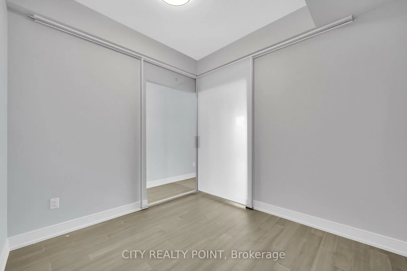 664, Spadina, University, Toronto