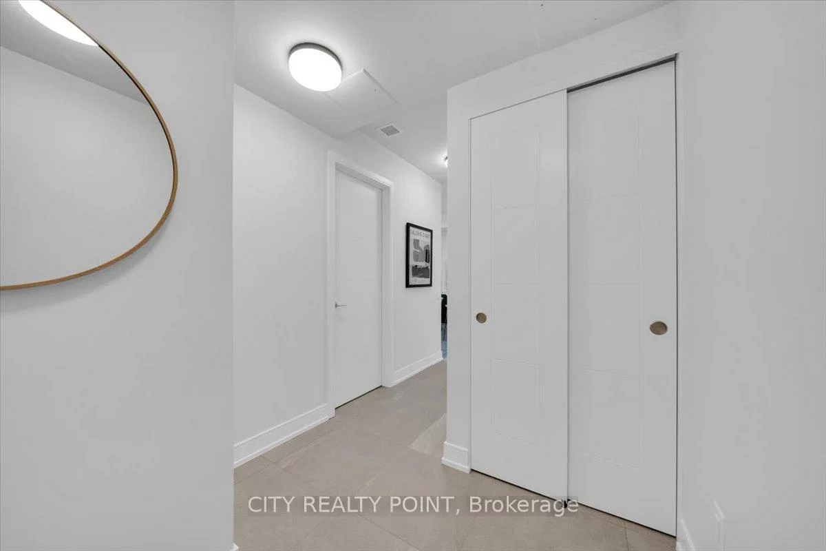 664, Spadina, University, Toronto