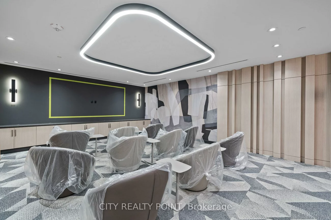 664, Spadina, University, Toronto