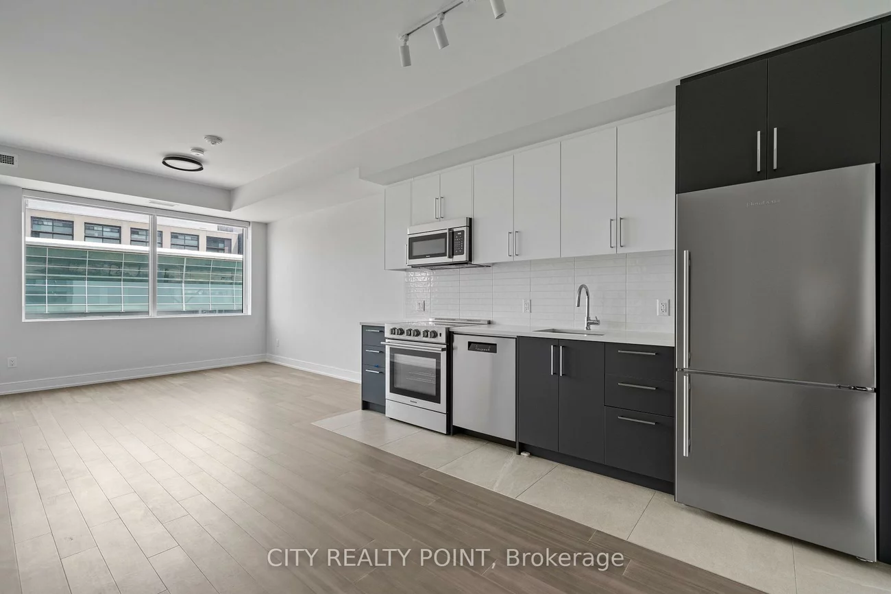 664, Spadina, University, Toronto