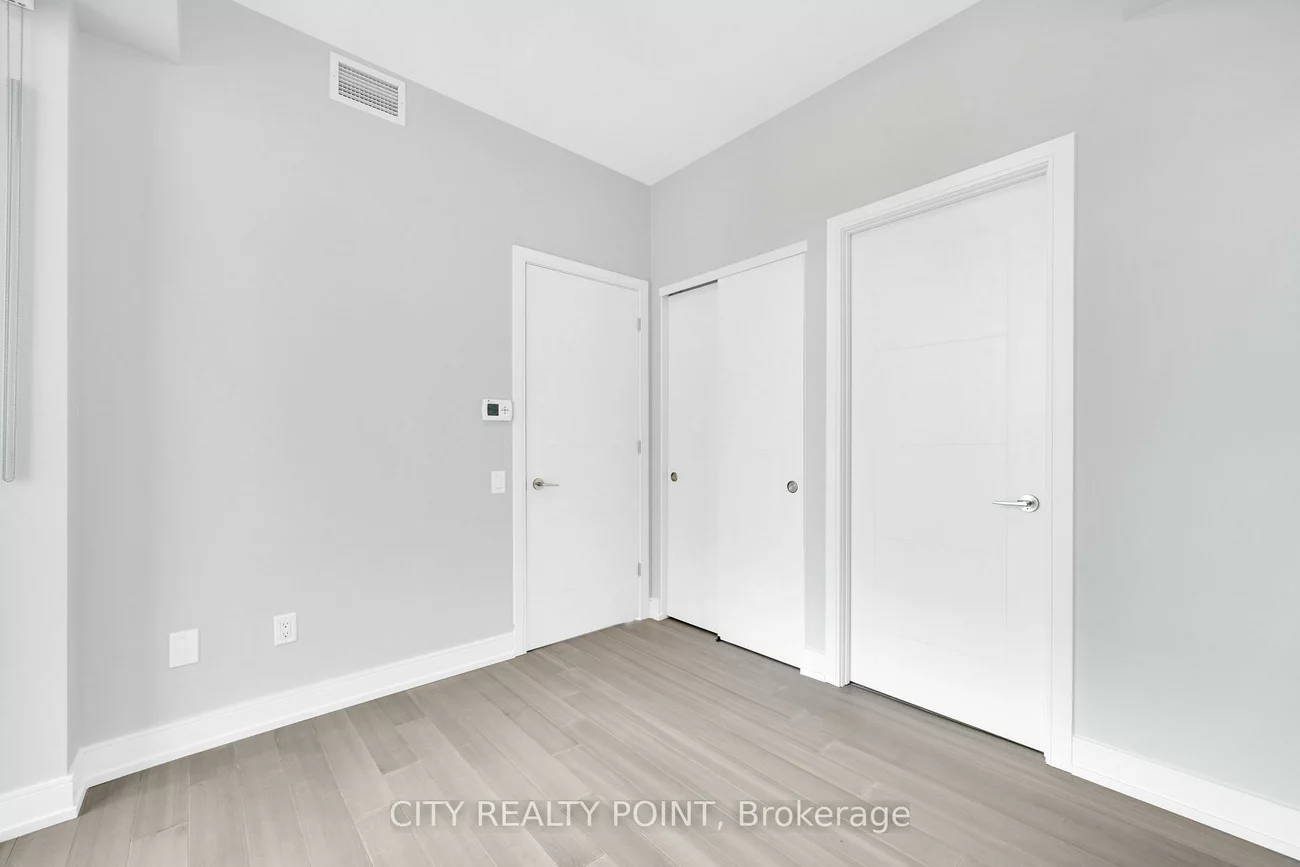 664, Spadina, University, Toronto